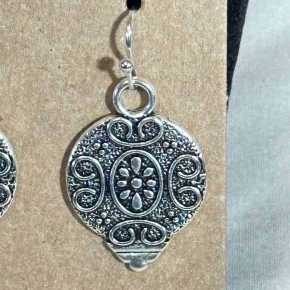 2/$20 Silver Tone Upside Down Pear Filigree Swirl & Floral Hook Earrings NWOT - Picture 4 of 11